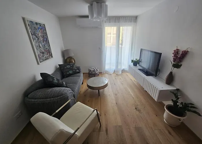 Charming Mari Znjan Split