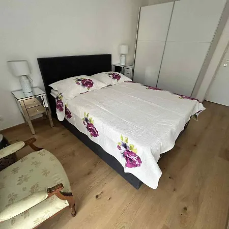 Charming Mari Znjan *