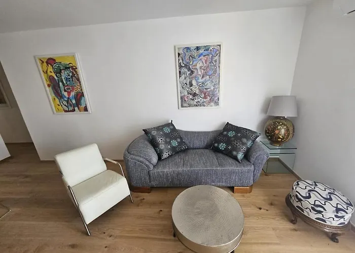 Charming Mari Znjan *