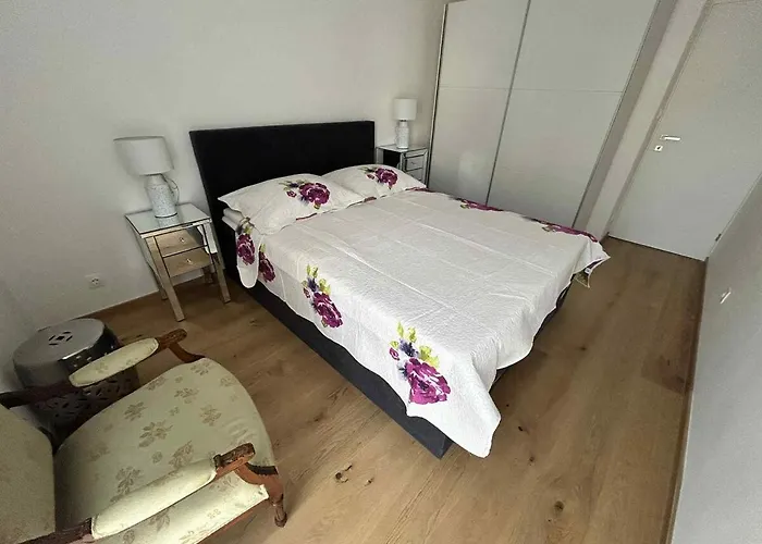 Charming Mari Znjan *